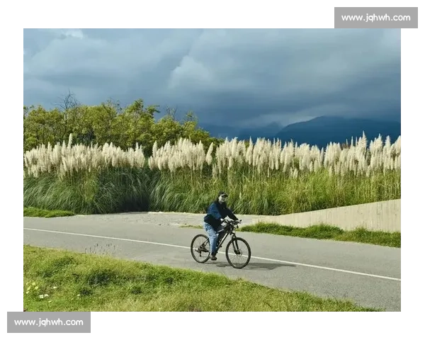 大理四季户外:骑行策马划艇逐风 大理四季户外:骑行策马划艇逐风